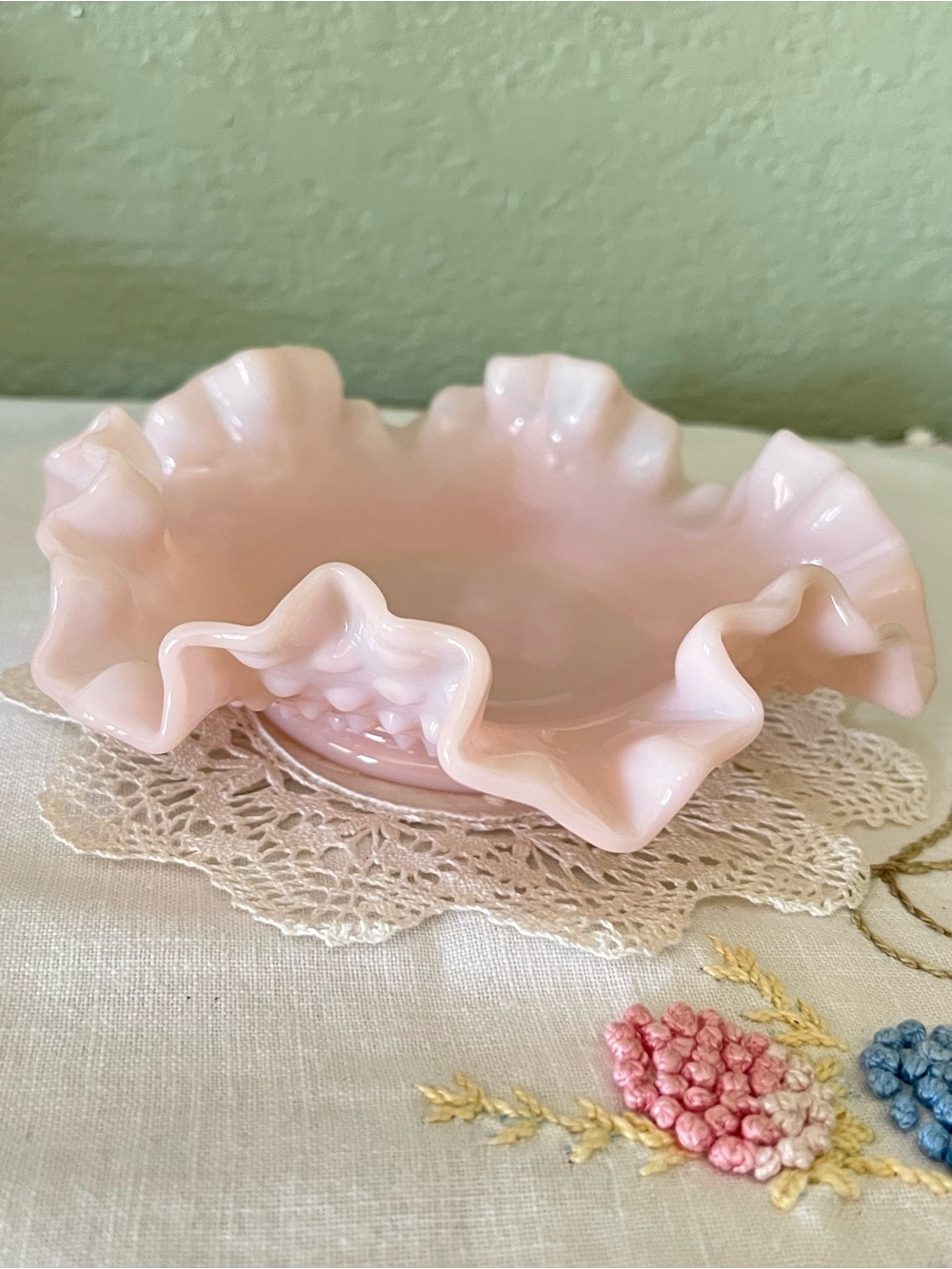 Vintage Fenton Peaches & Cream Pink Opalescent Hobnail Ruffled Bowl 6”